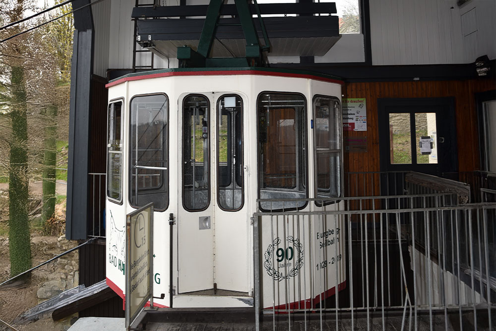 ARI-contact-Seilbahnsteuerung-Anbieter-Dach-Raum